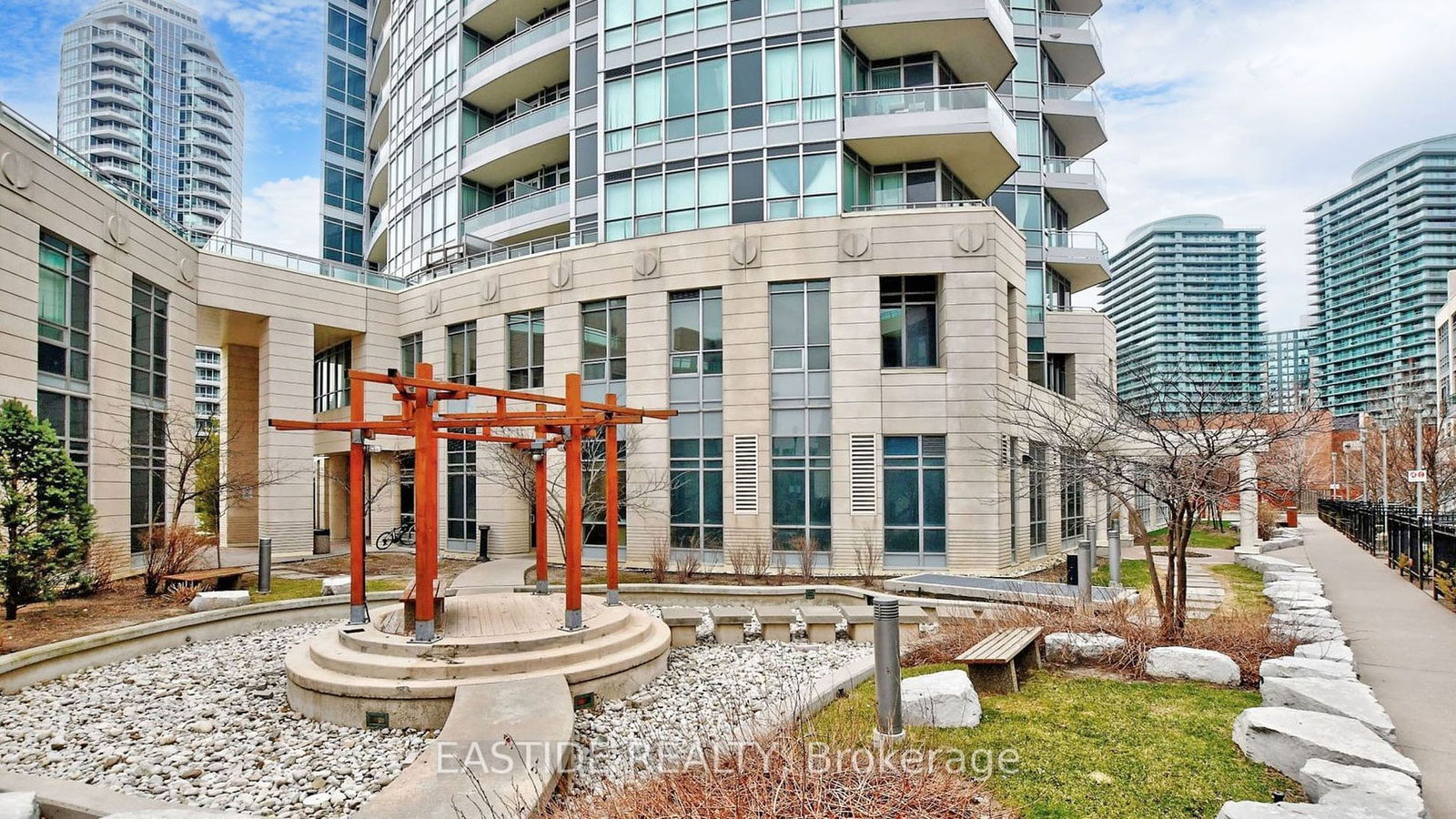 18 Holmes Ave, unit 315 for sale