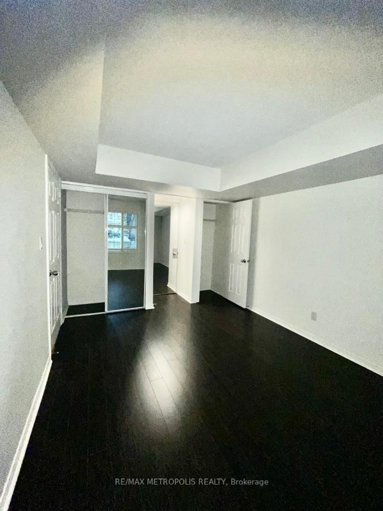 208 Niagara St, unit Th27 for rent