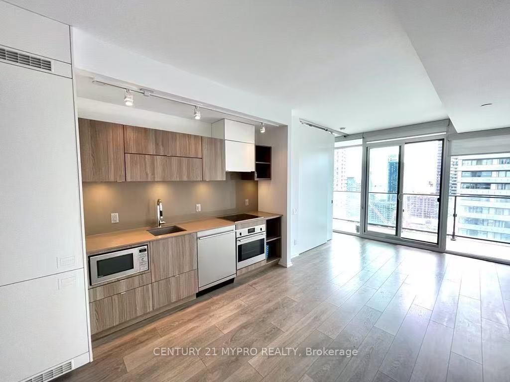 125 Peter St, unit 3210 for rent