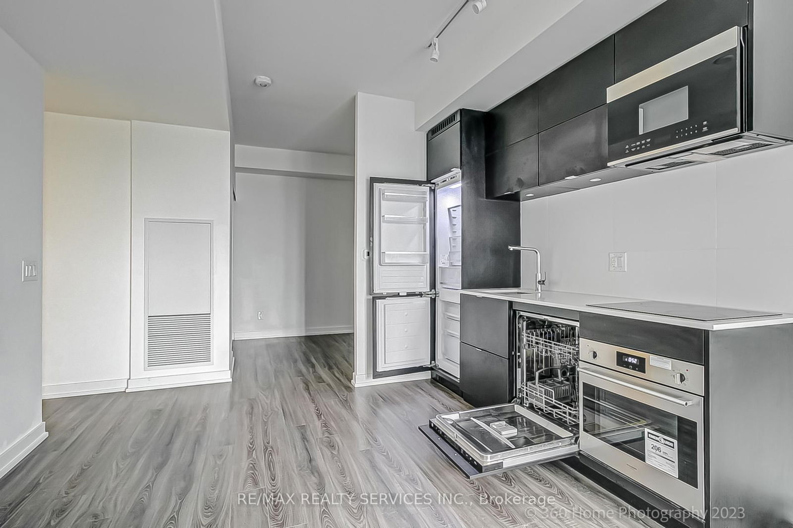 20 Edward St, unit 1719 for rent