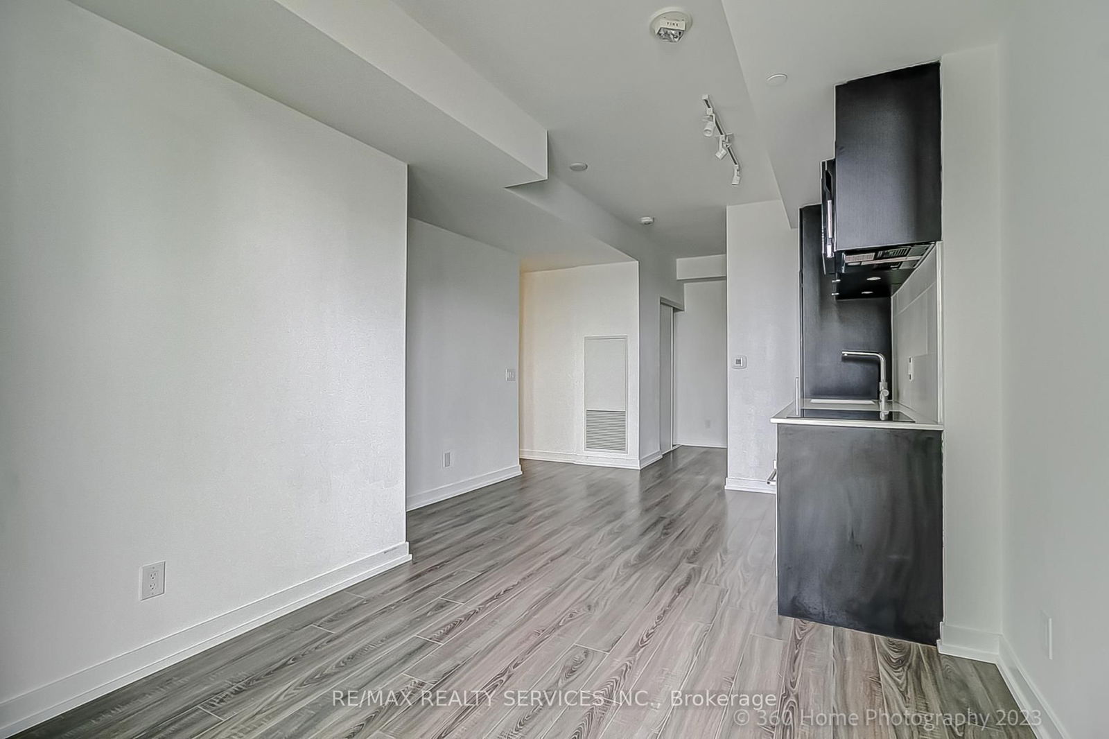 20 Edward St, unit 1719 for rent