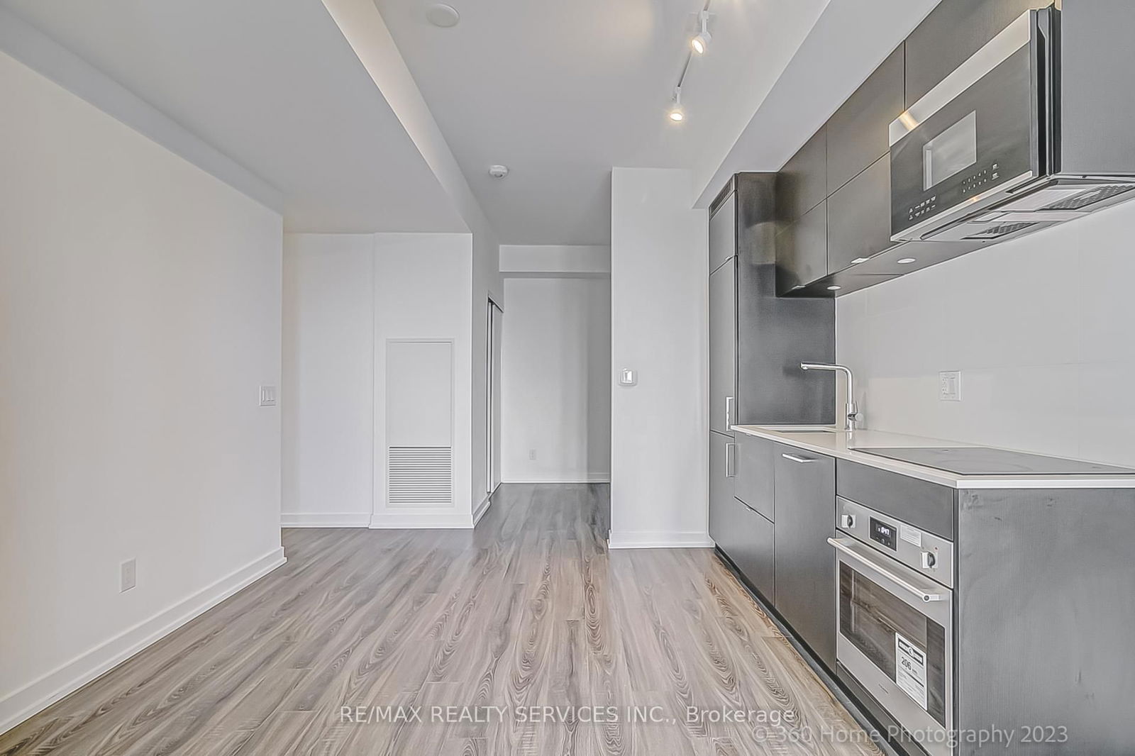 20 Edward St, unit 1719 for rent