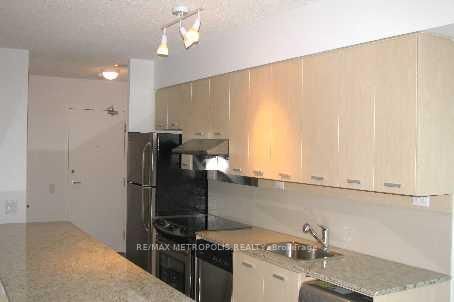 15 Singer Crt, unit 308 for rent