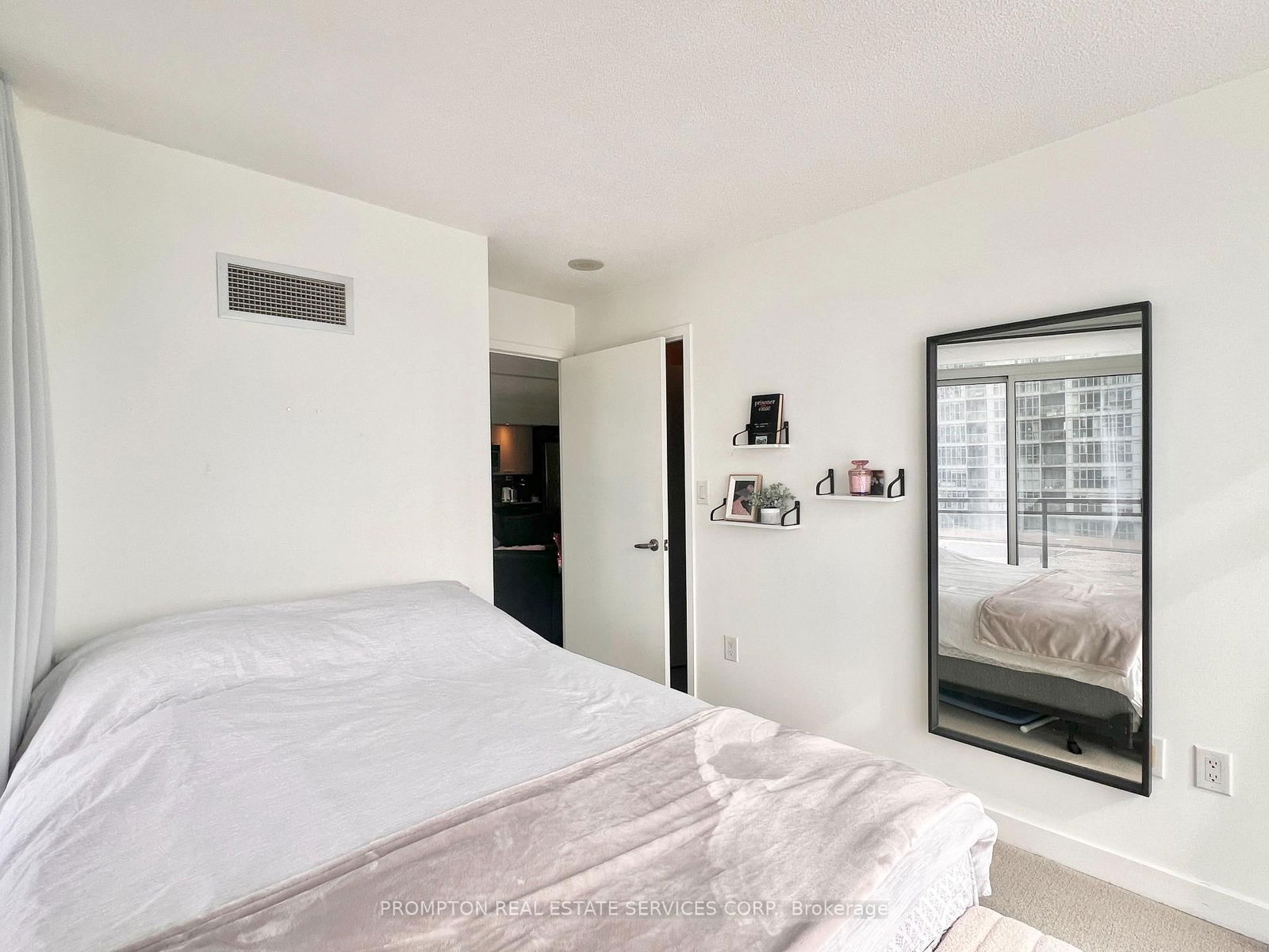 8 Telegram Mews, unit 1501 for rent