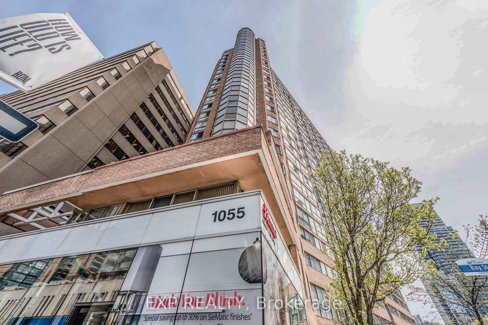 1055 Bay St, unit 1515 for rent