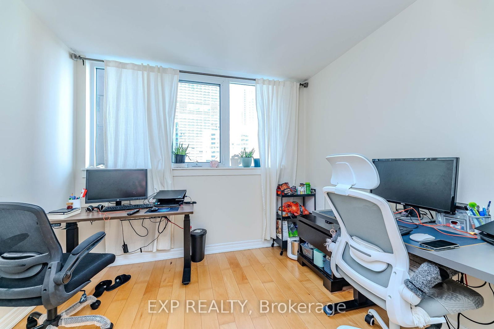 1055 Bay St, unit 1515 for rent