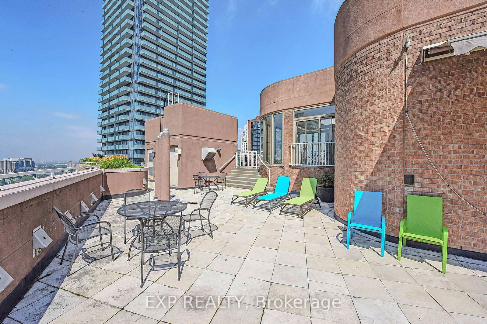 1055 Bay St, unit 1515 for rent