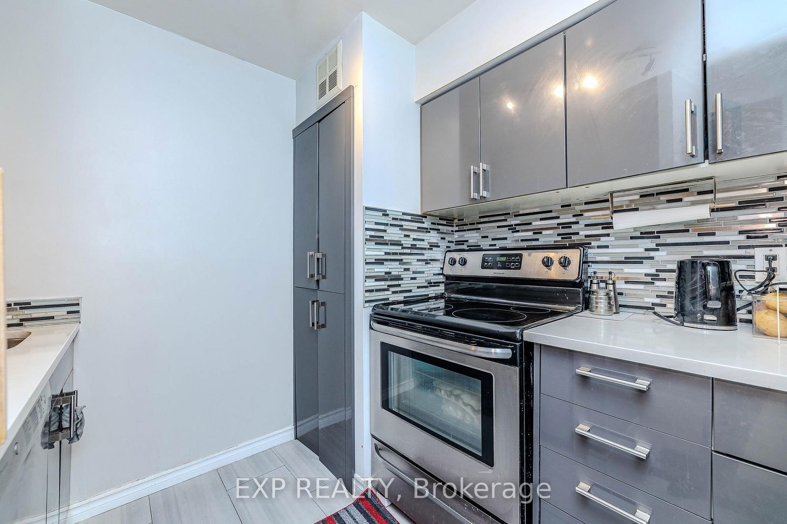 1055 Bay St, unit 1515 for rent