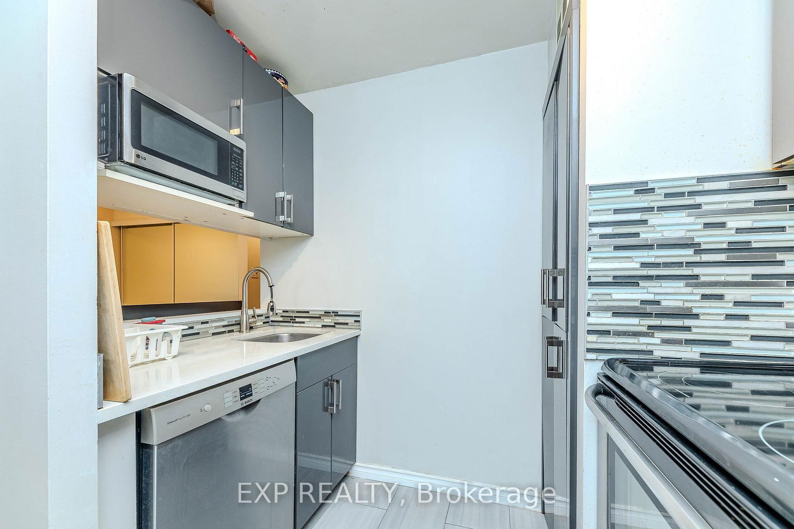 1055 Bay St, unit 1515 for rent