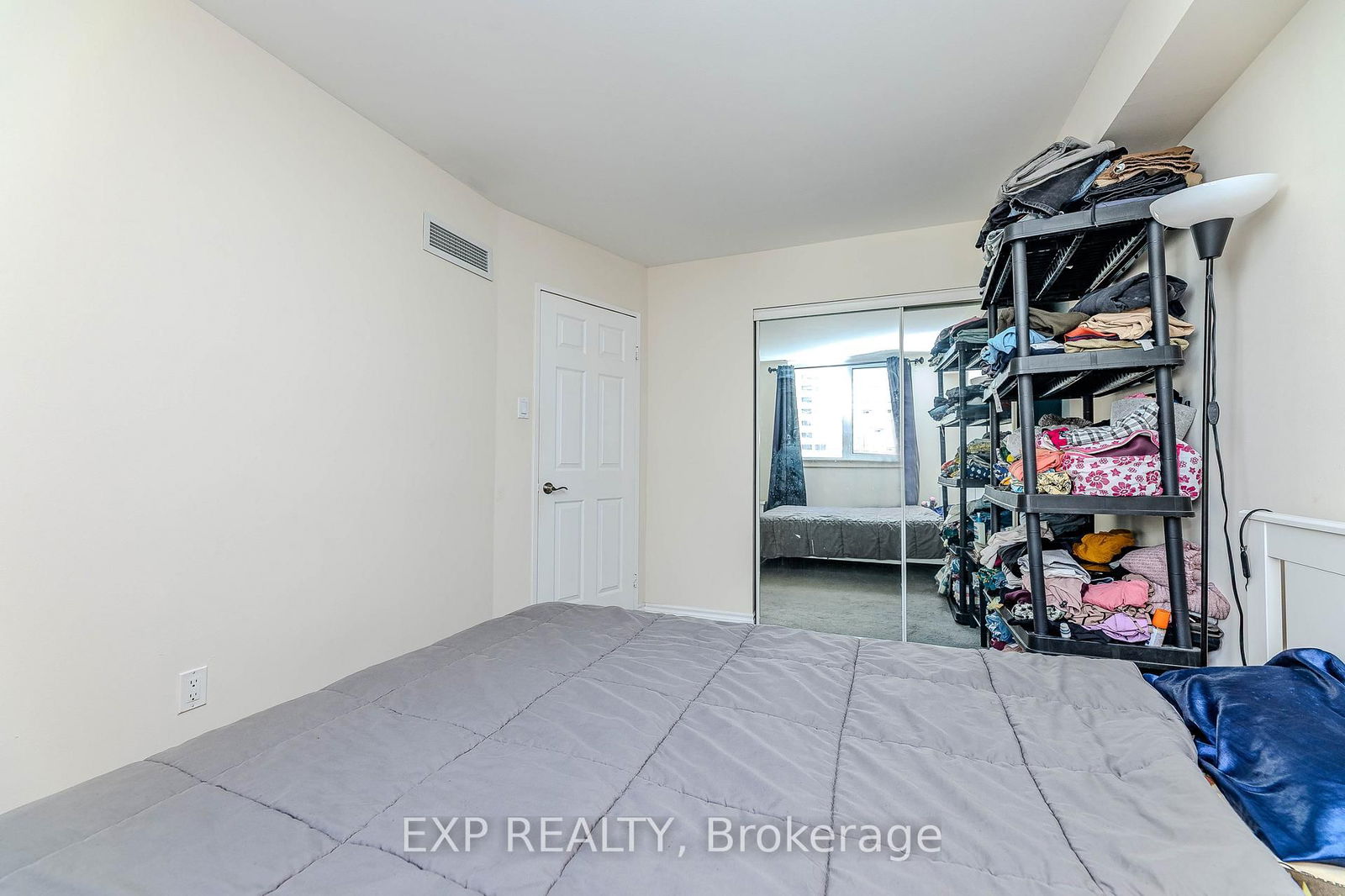 1055 Bay St, unit 1515 for rent