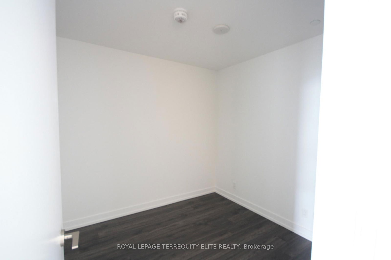 33 Helendale Ave, unit 1513 for rent