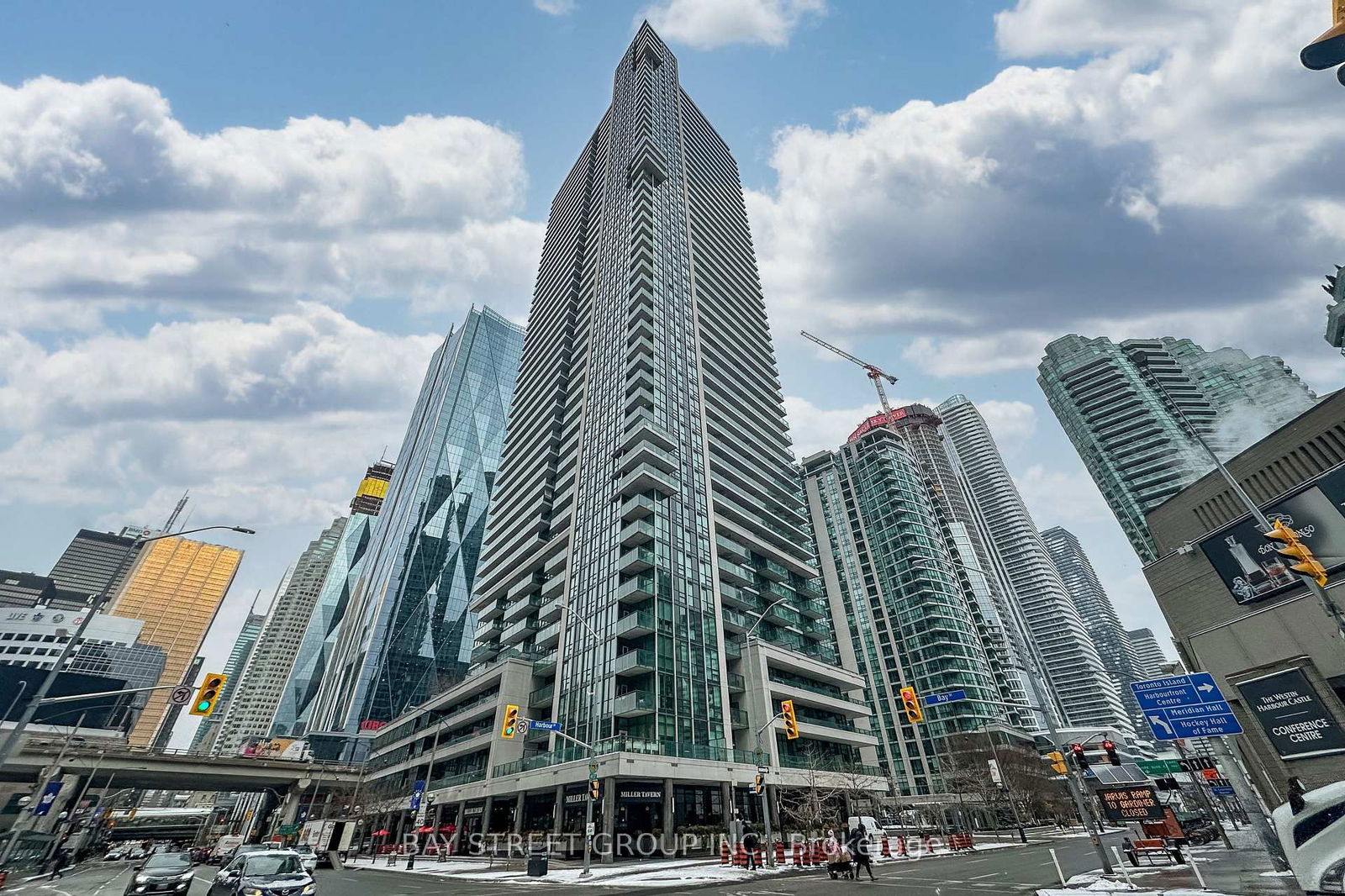 33 Bay St, unit 2907 for rent