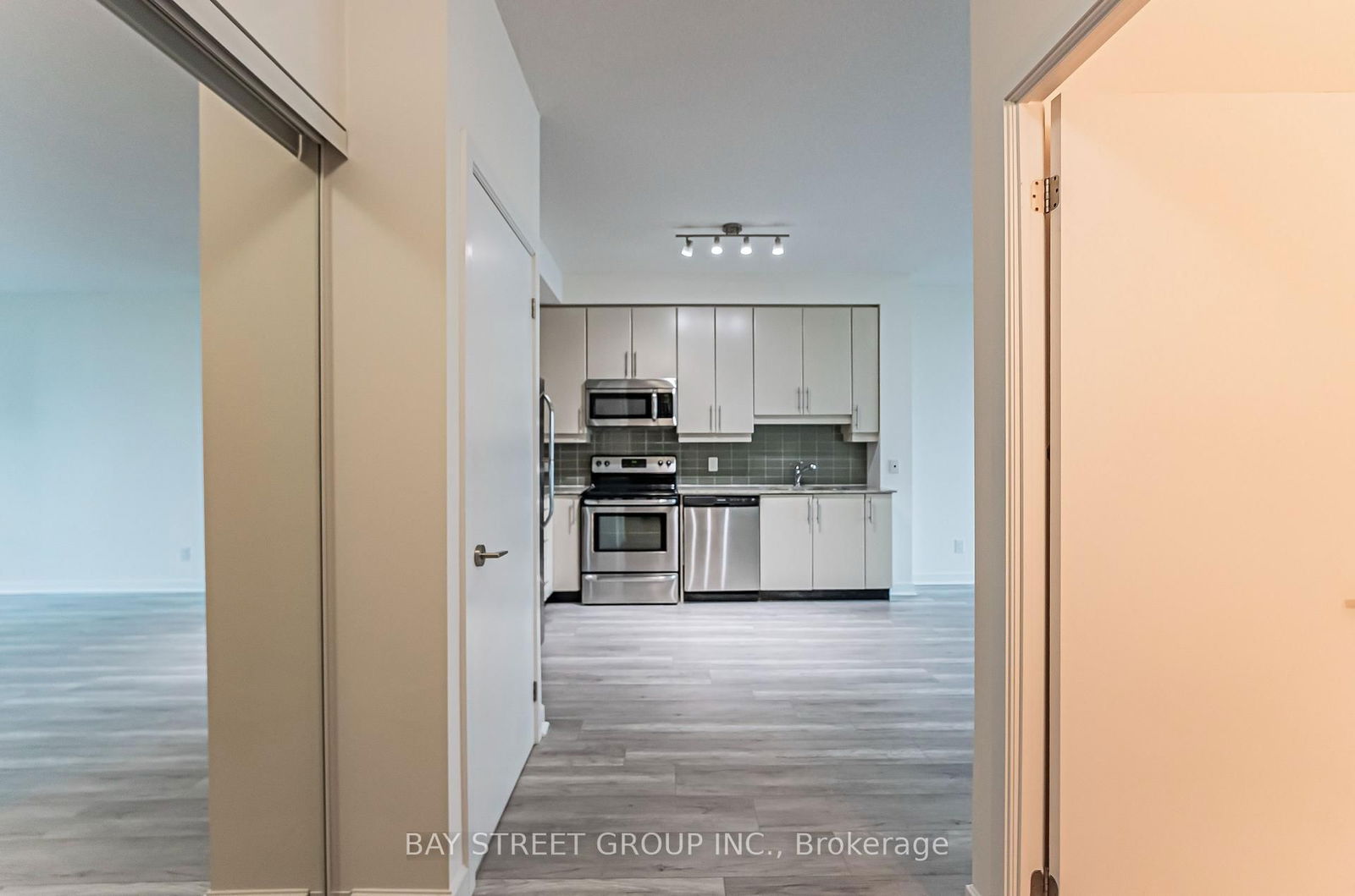 33 Bay St, unit 2907 for rent