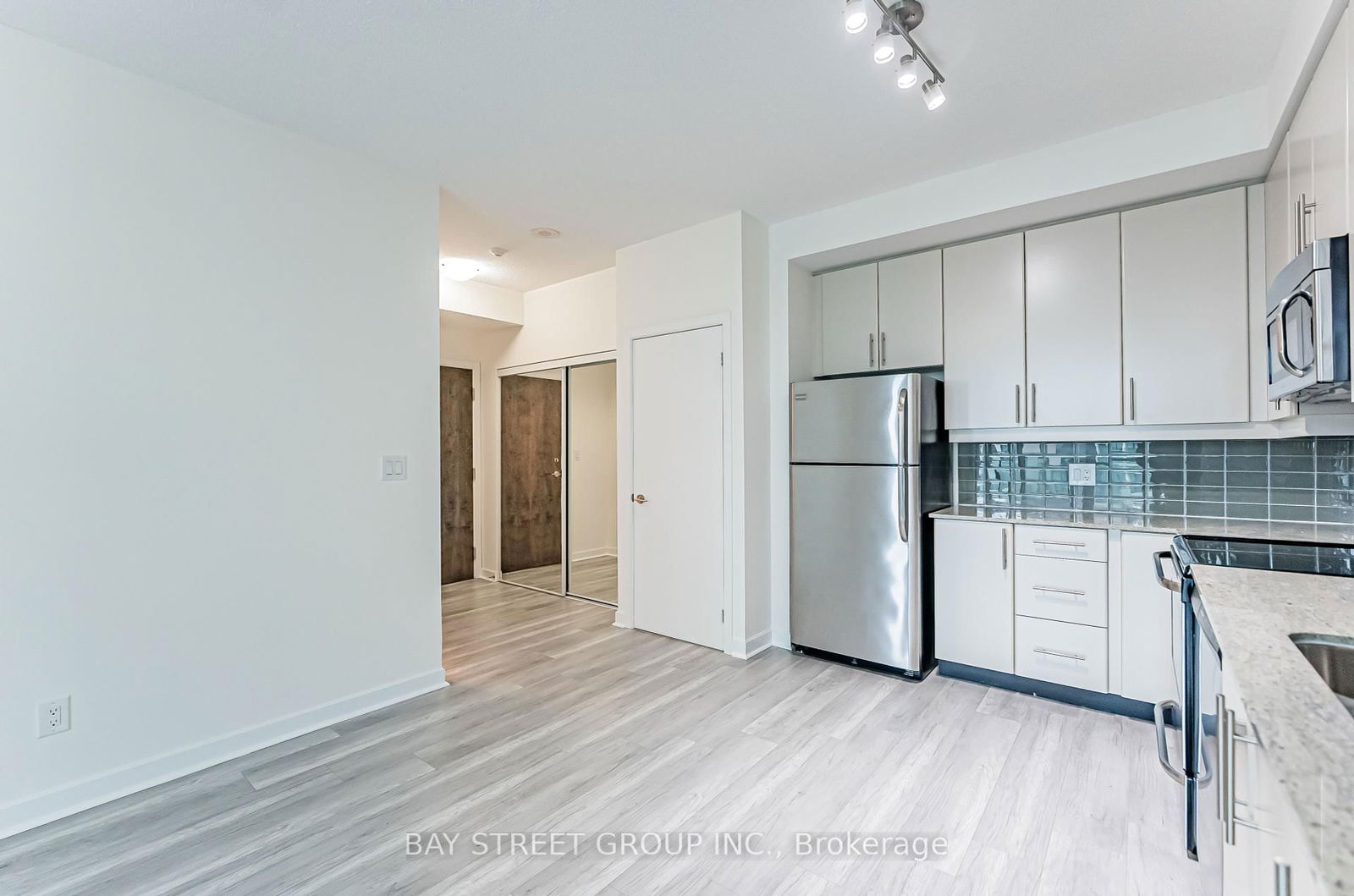 33 Bay St, unit 2907 for rent