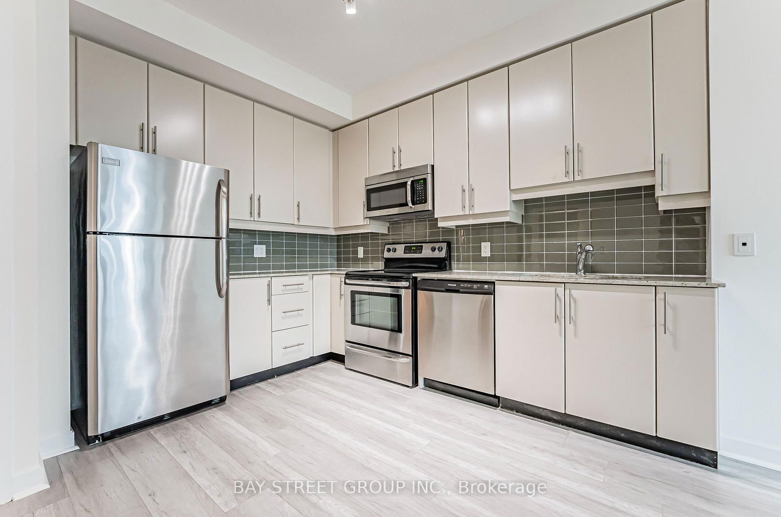 33 Bay St, unit 2907 for rent