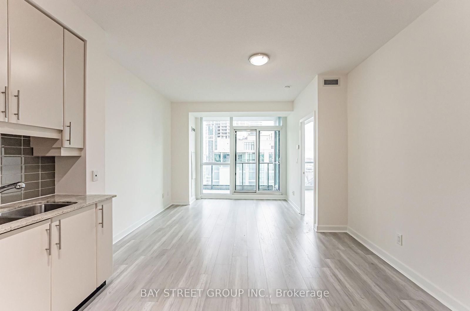 33 Bay St, unit 2907 for rent