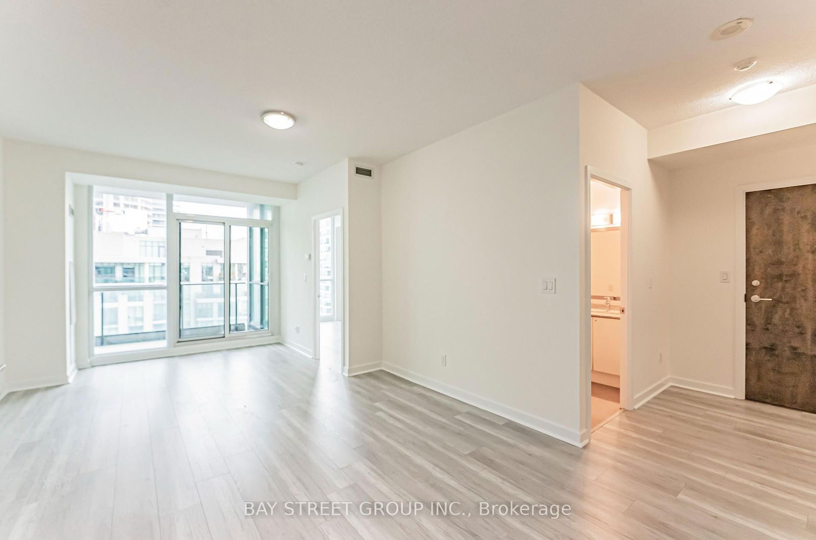 33 Bay St, unit 2907 for rent