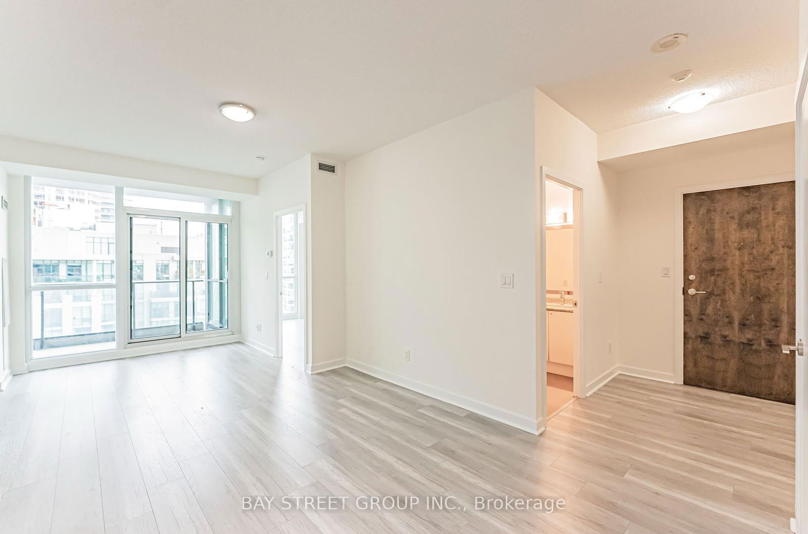 33 Bay St, unit 2907 for rent