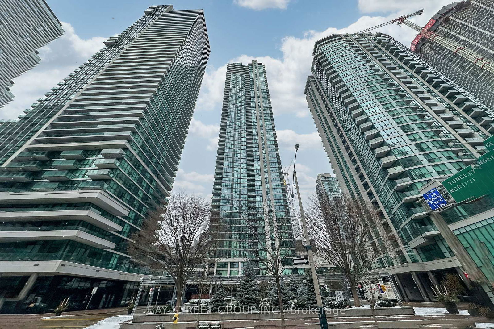 33 Bay St, unit 2907 for rent