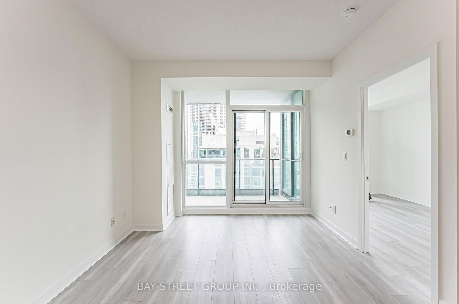 33 Bay St, unit 2907 for rent