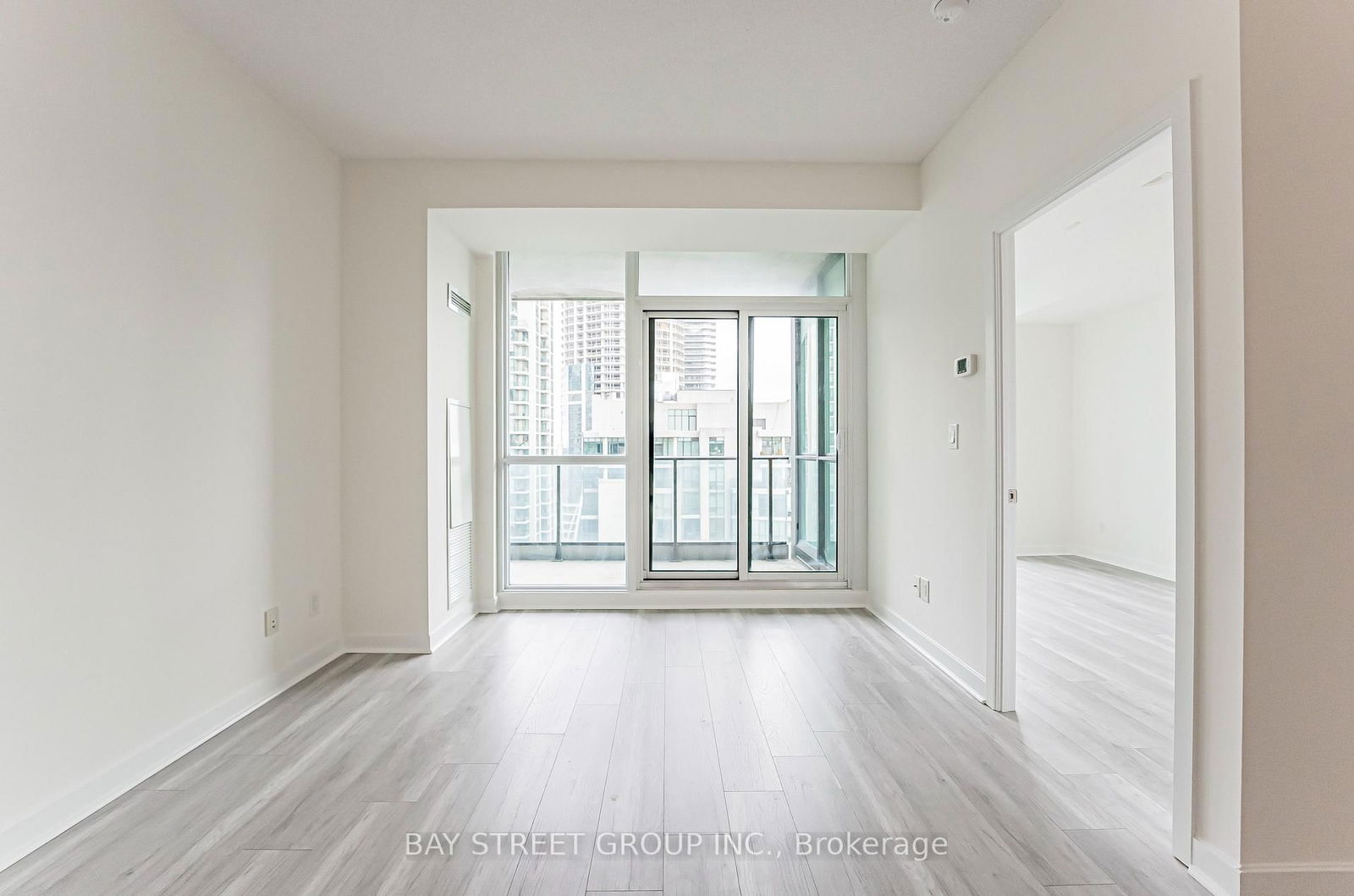 33 Bay St, unit 2907 for rent