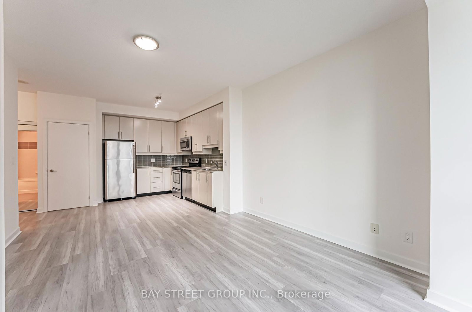 33 Bay St, unit 2907 for rent