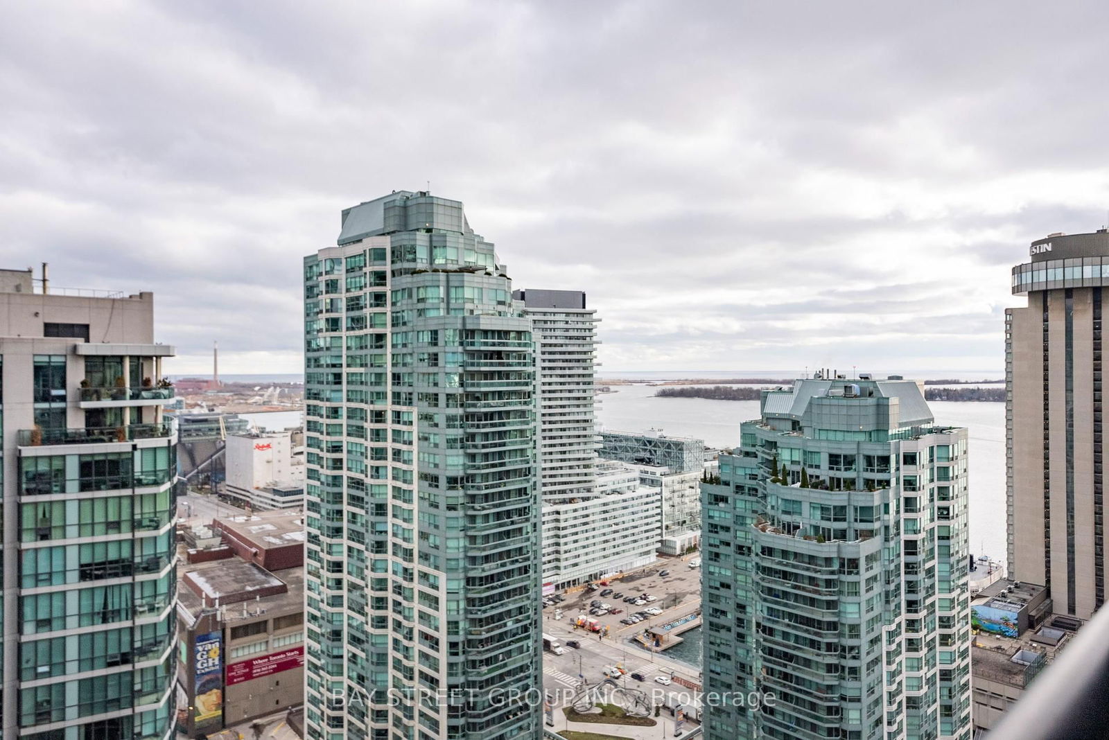 33 Bay St, unit 2907 for rent