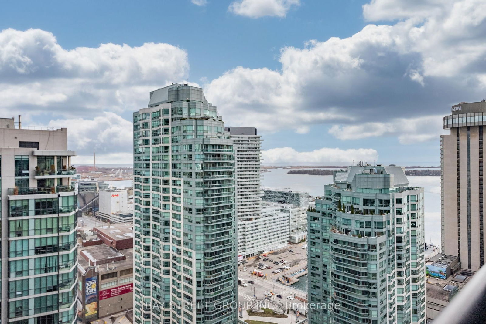 33 Bay St, unit 2907 for rent