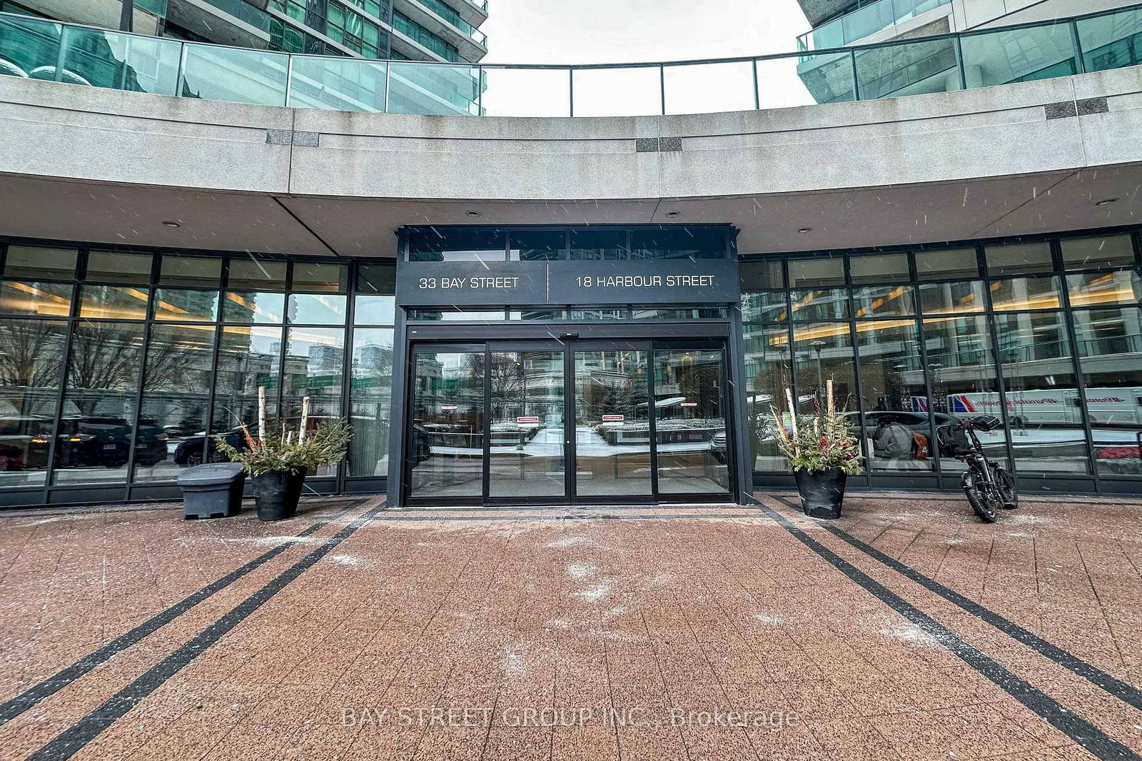 33 Bay St, unit 2907 for rent