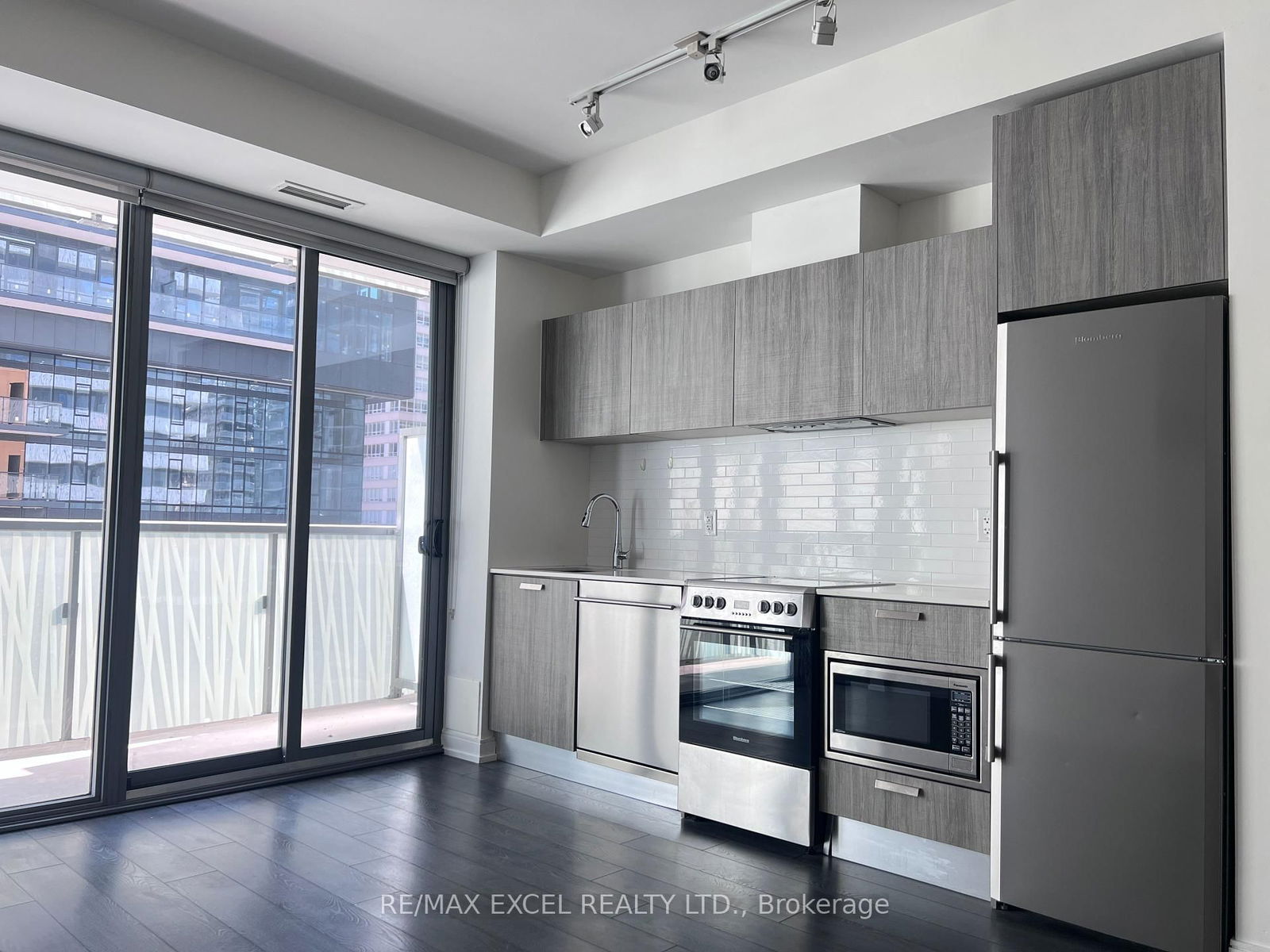 50 Charles St E, unit 511 for rent