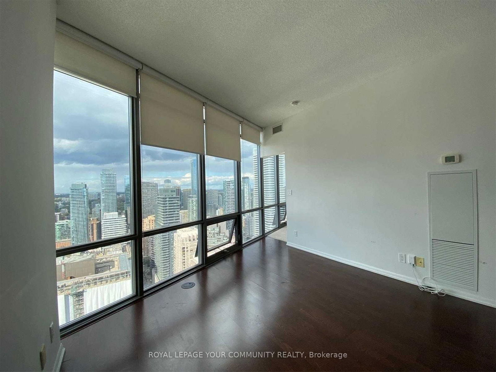 832 Bay St, unit 4704 for rent