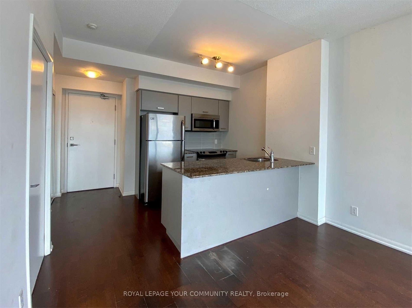 832 Bay St, unit 4704 for rent