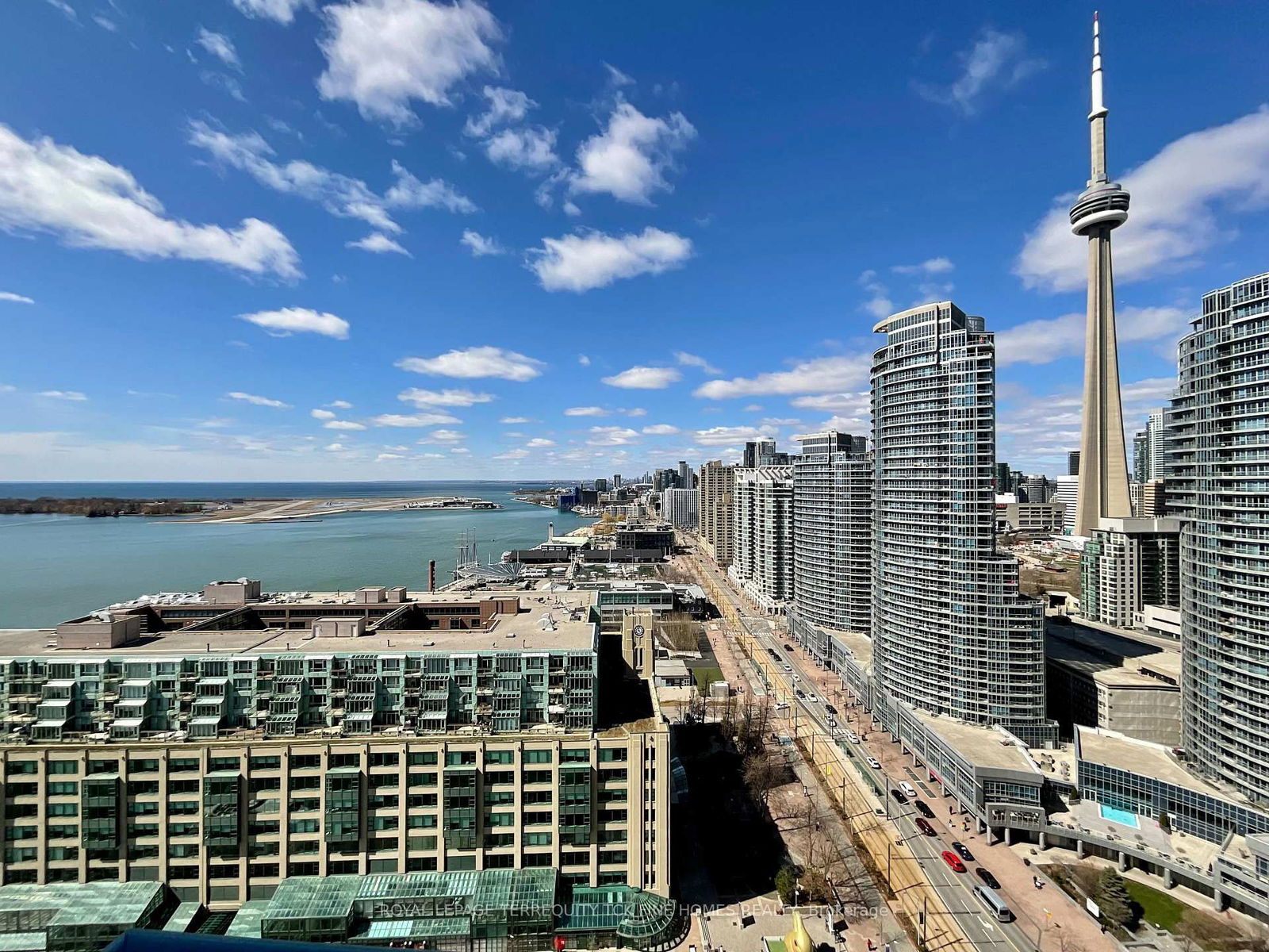 77 Harbour Sq, unit 2808 for rent