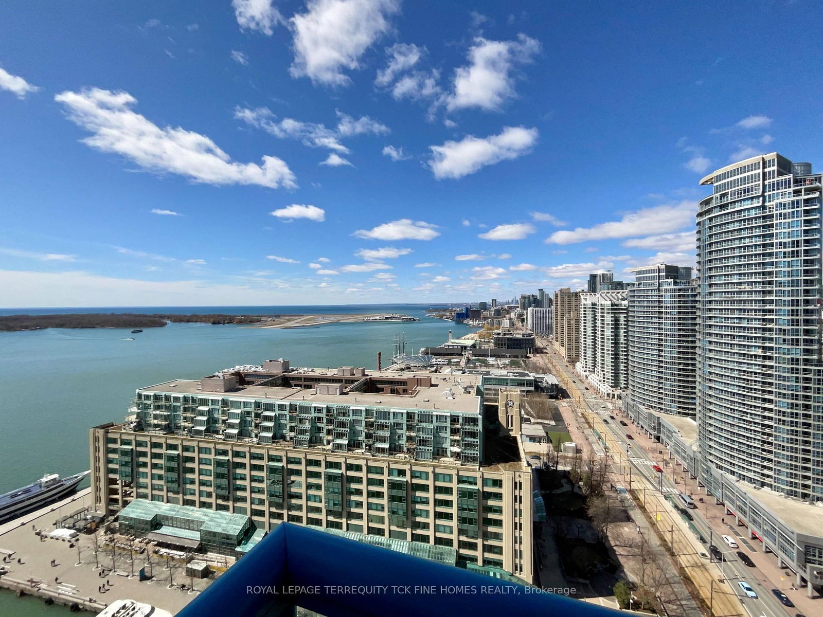 77 Harbour Sq, unit 2808 for rent