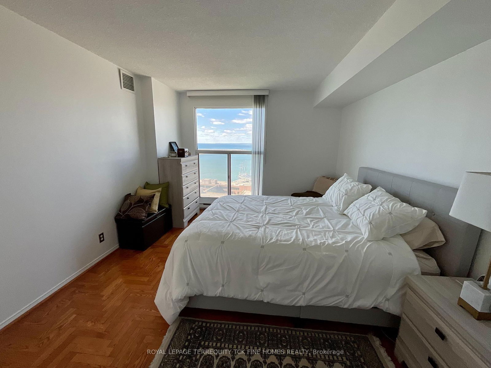 77 Harbour Sq, unit 2808 for rent