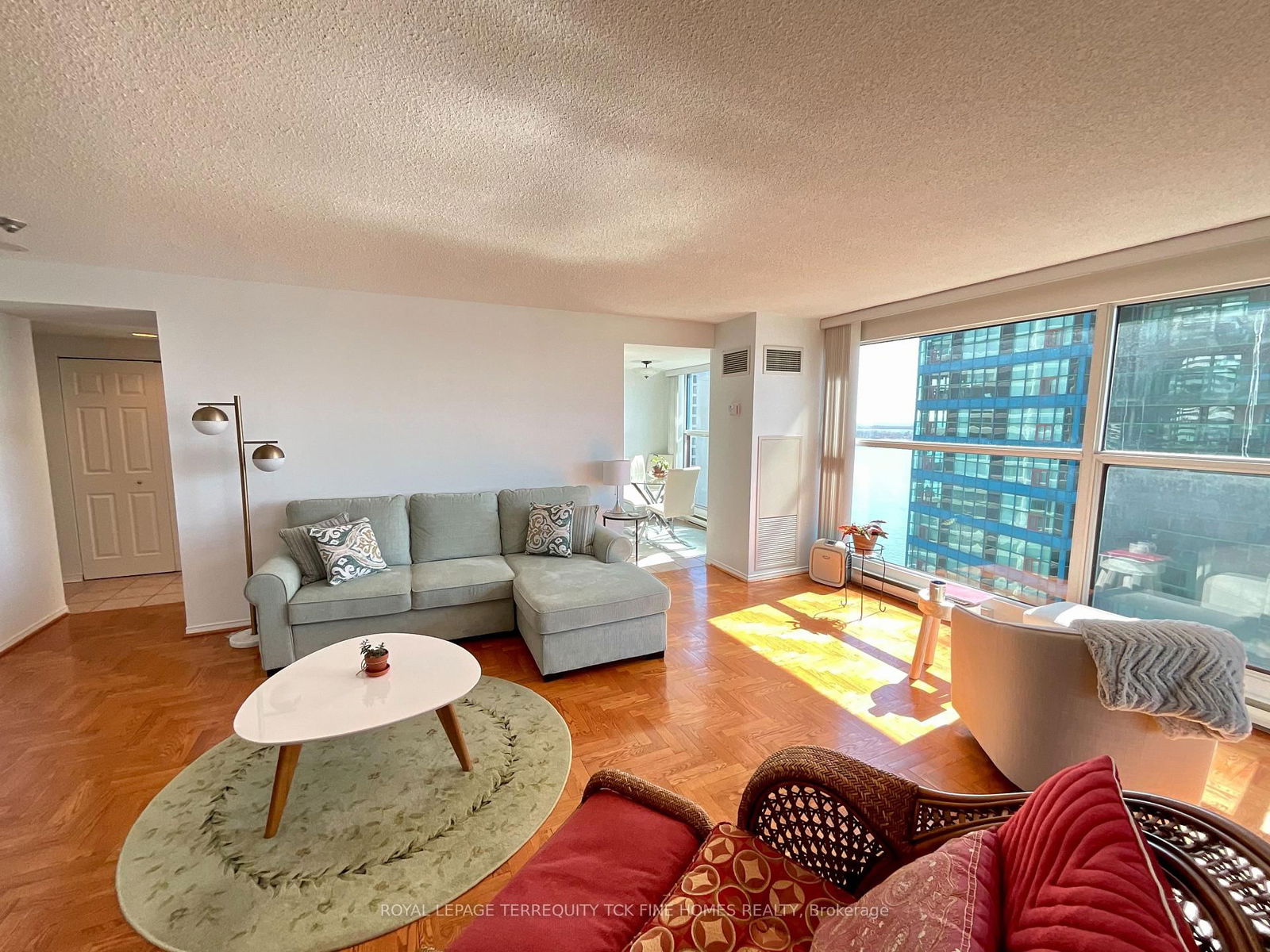 77 Harbour Sq, unit 2808 for rent