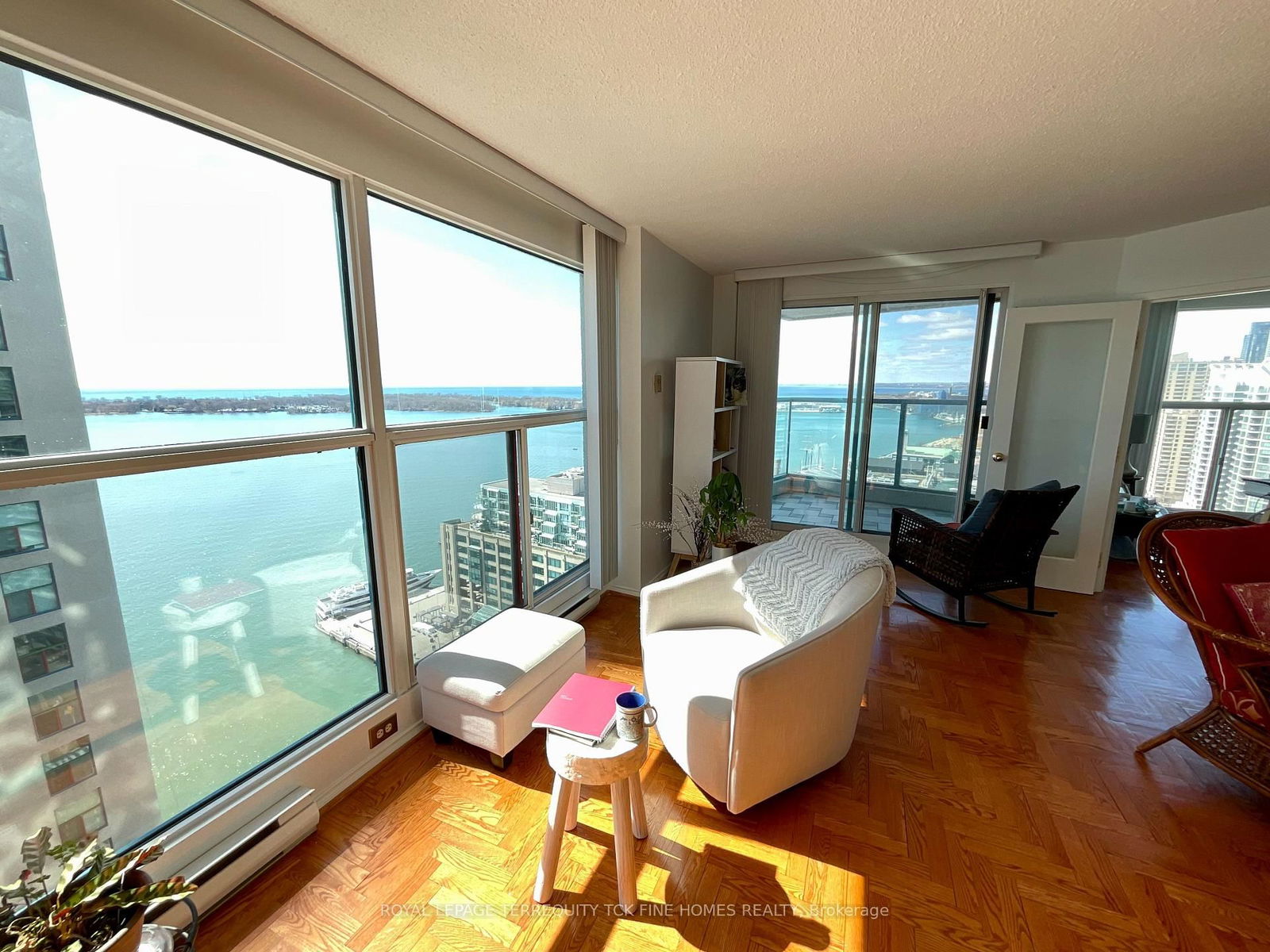 77 Harbour Sq, unit 2808 for rent