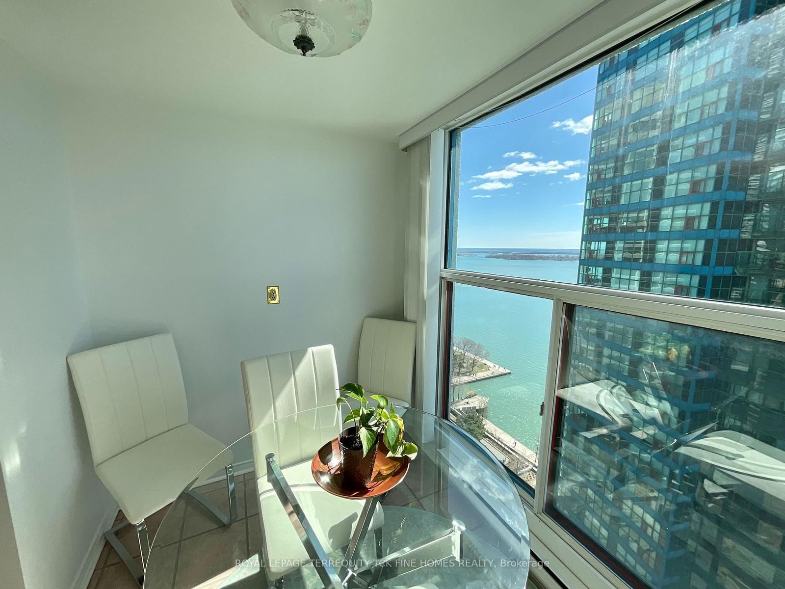 77 Harbour Sq, unit 2808 for rent