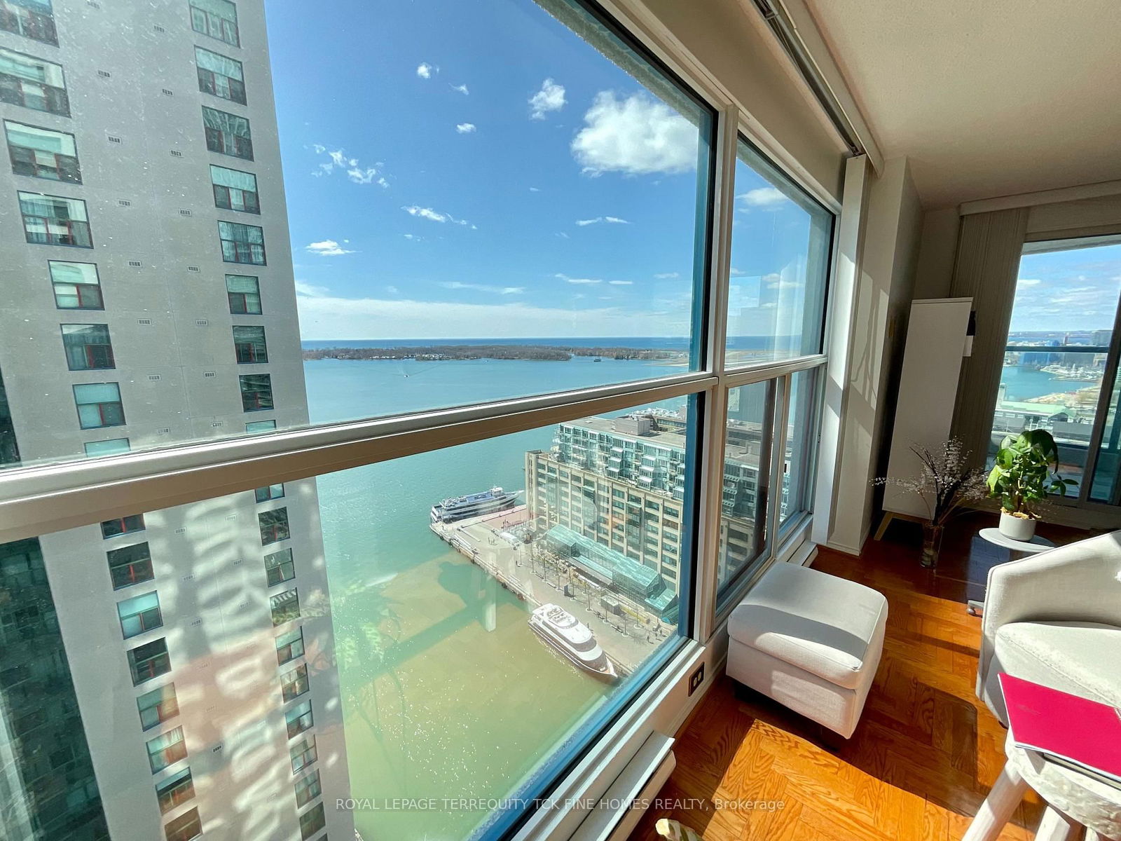 77 Harbour Sq, unit 2808 for rent