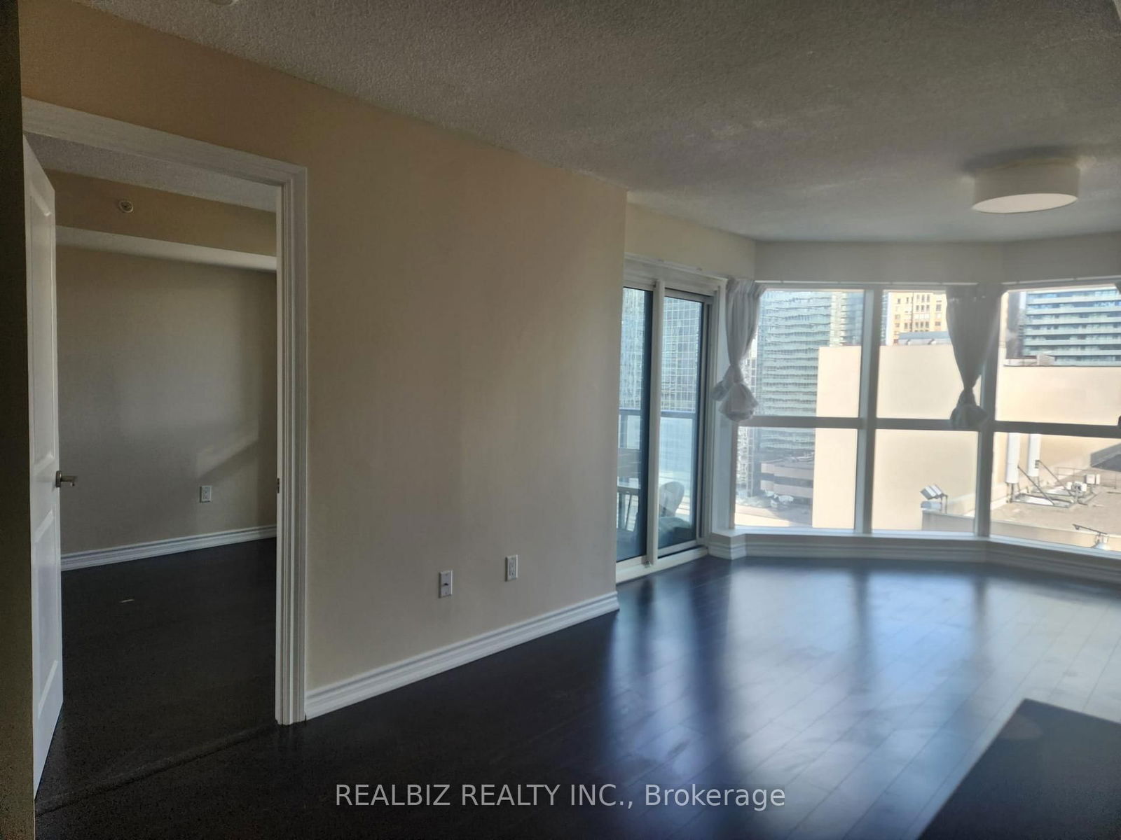 386 Yonge St, unit 1516 for sale