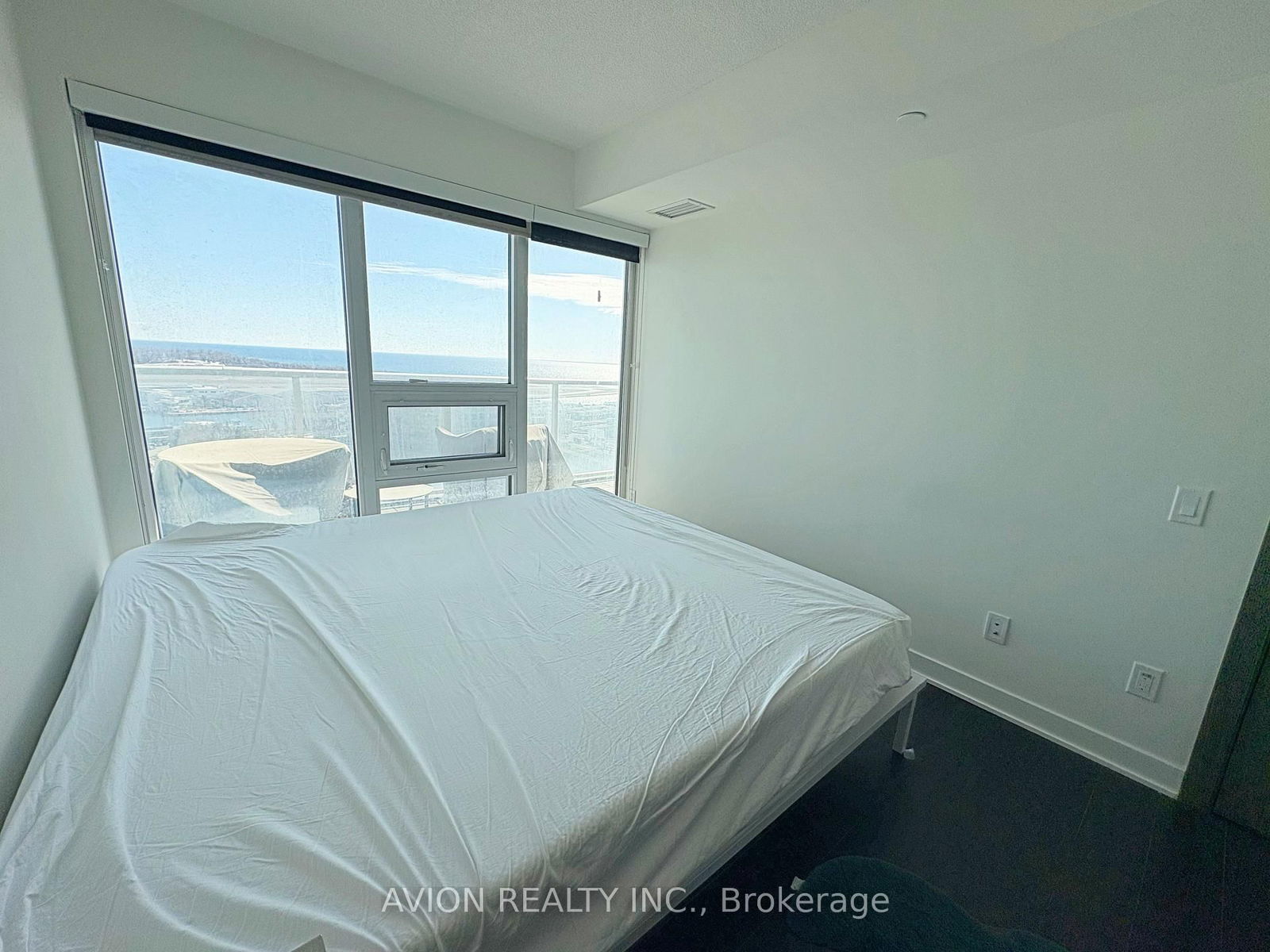 17 Bathurst St, unit 2301 for rent