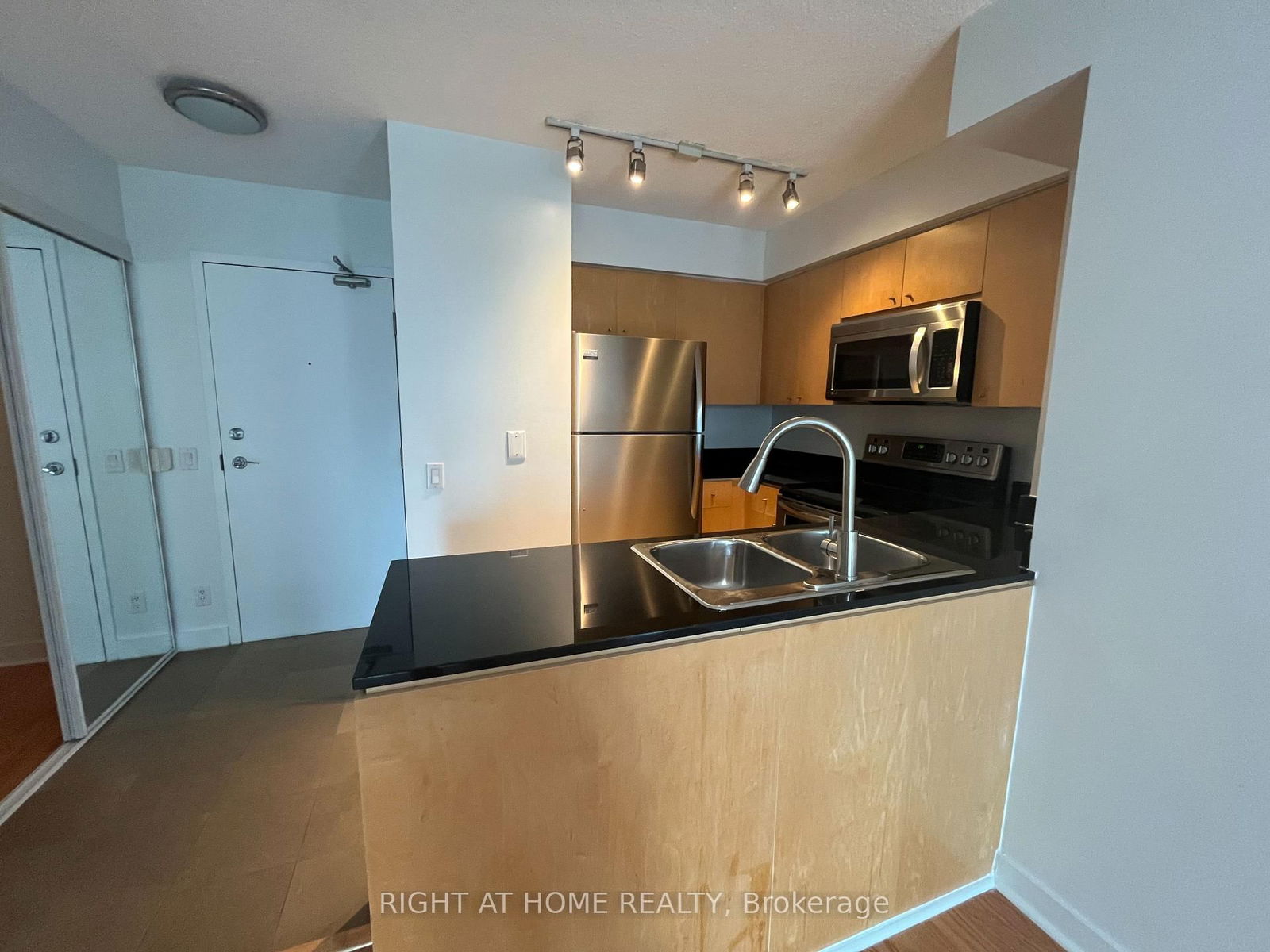 361 Front St W, unit 1606 for rent