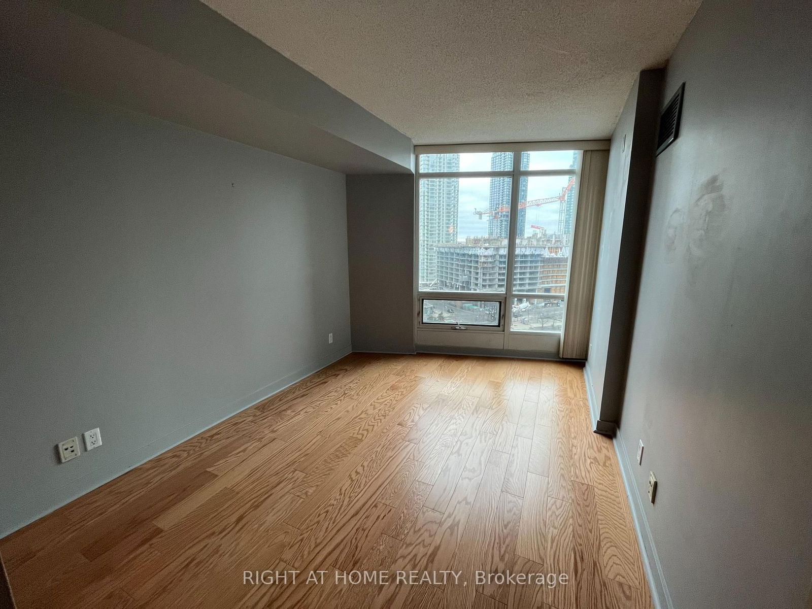 361 Front St W, unit 1606 for rent