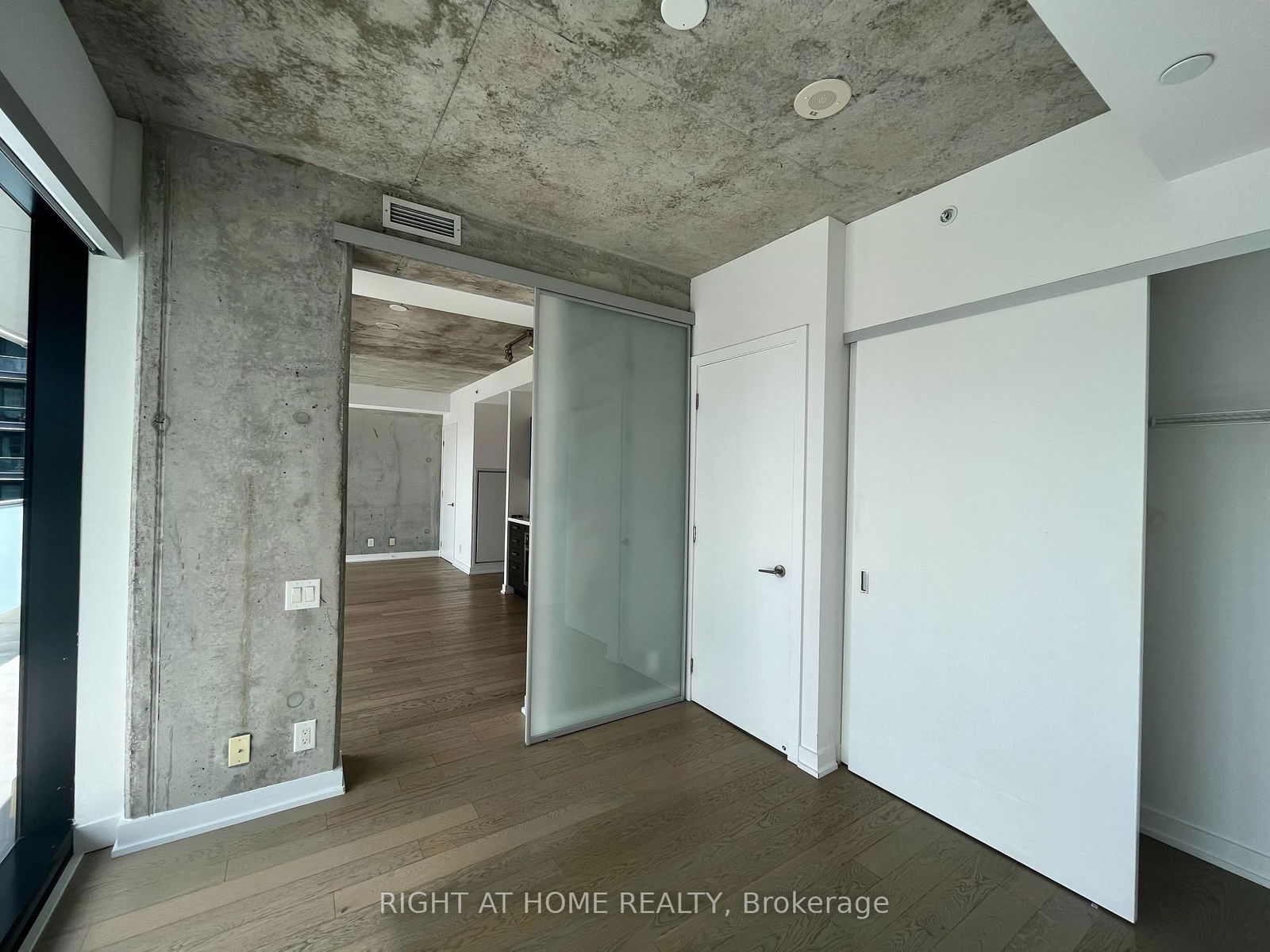 11 Charlotte St, unit 2701 for rent