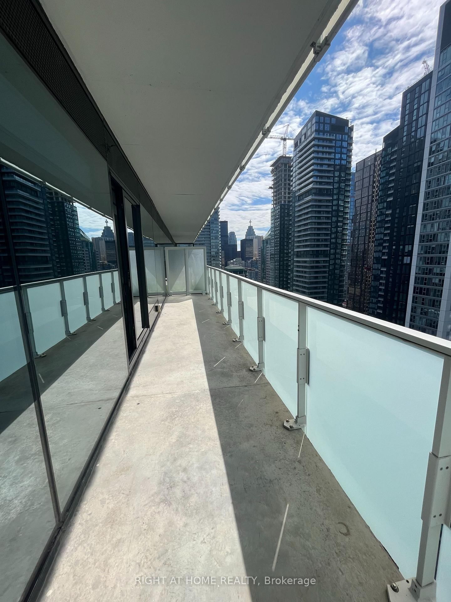 11 Charlotte St, unit 2701 for rent