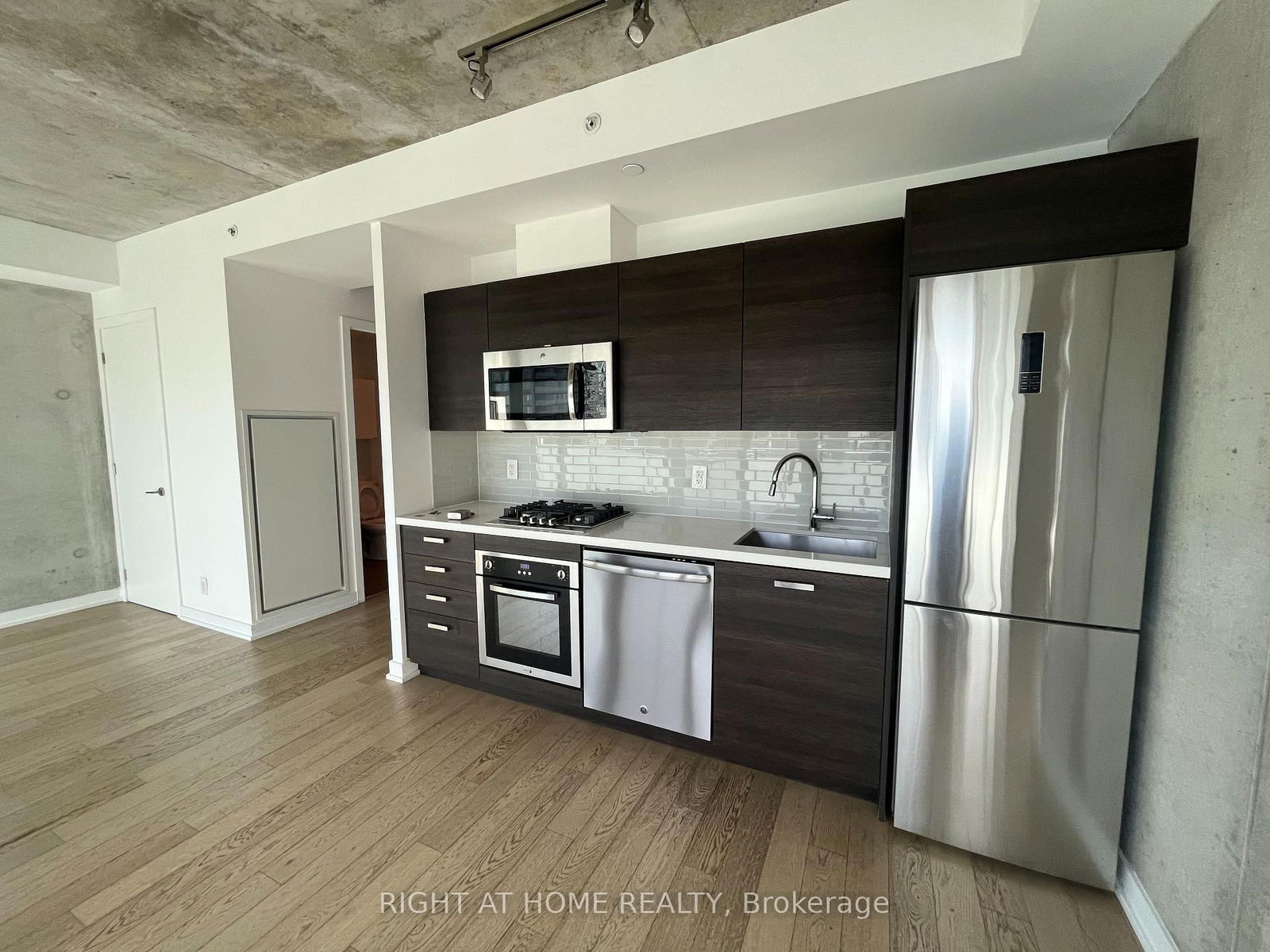 11 Charlotte St, unit 2701 for rent