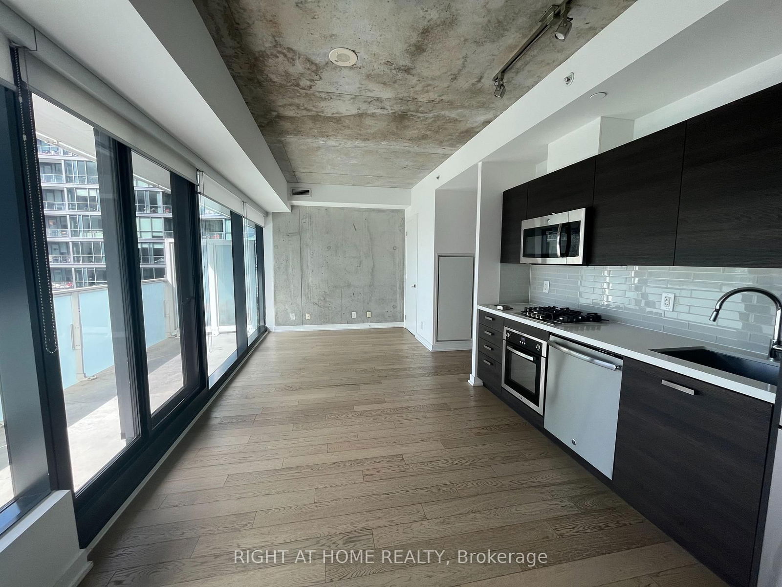 11 Charlotte St, unit 2701 for rent