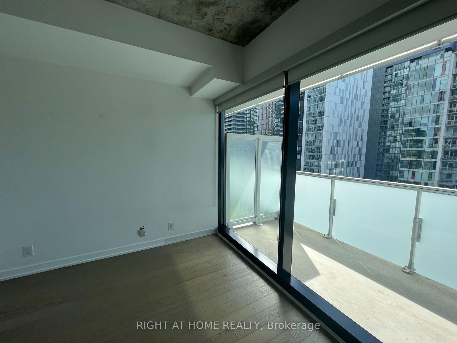 11 Charlotte St, unit 2701 for rent