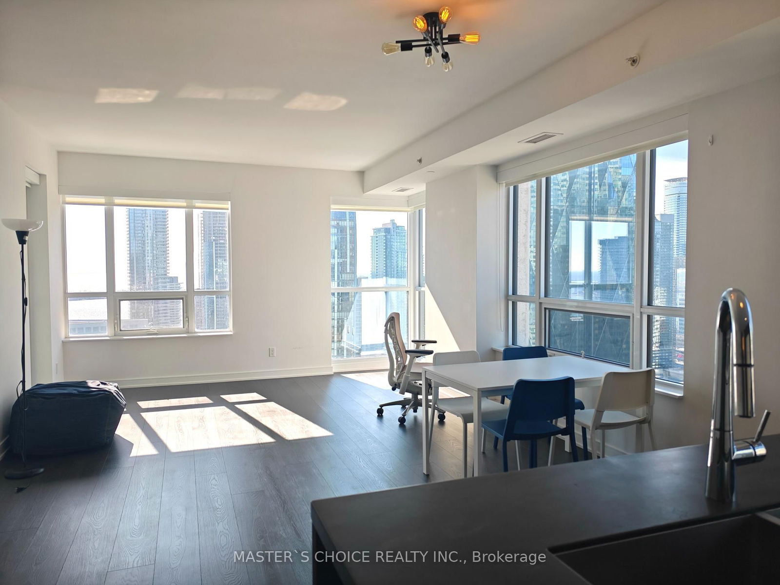 88 Scott St, unit 3709 for rent