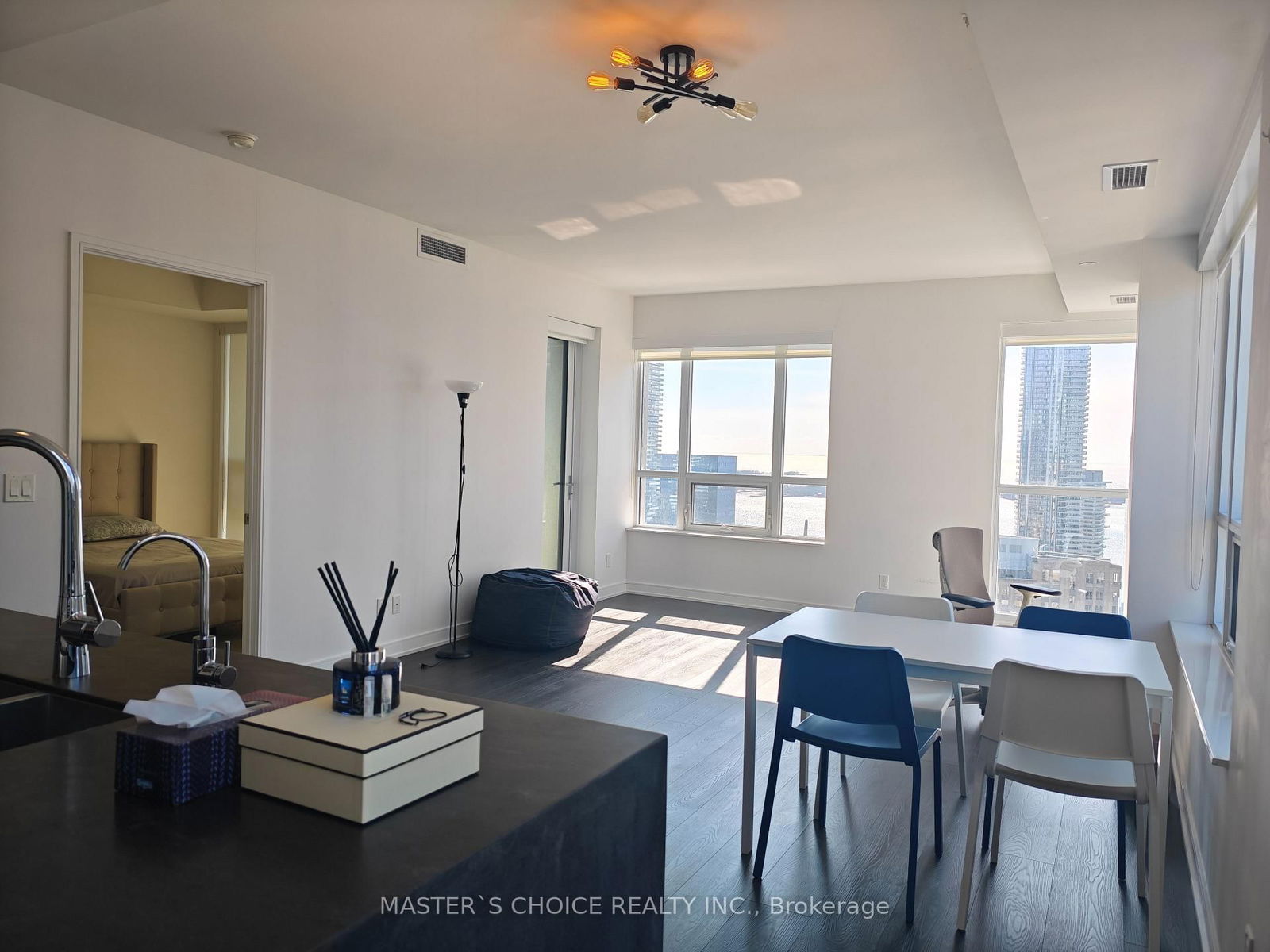 88 Scott St, unit 3709 for rent